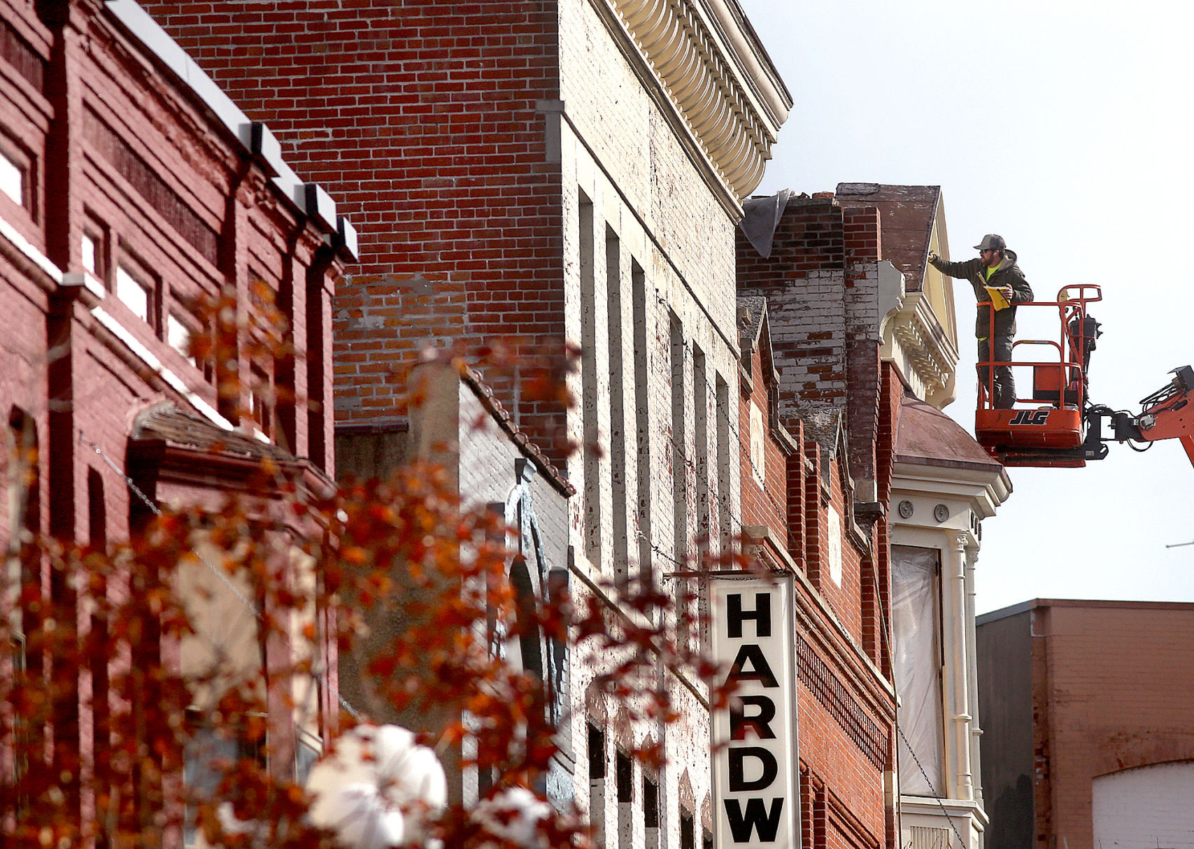 Painter tops off coffee house
